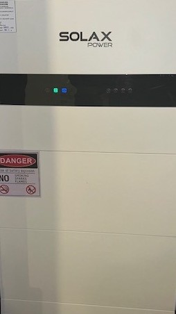 SolaX 8 kW hybrid inverter with 10 kWh of stackable LFP battery storage